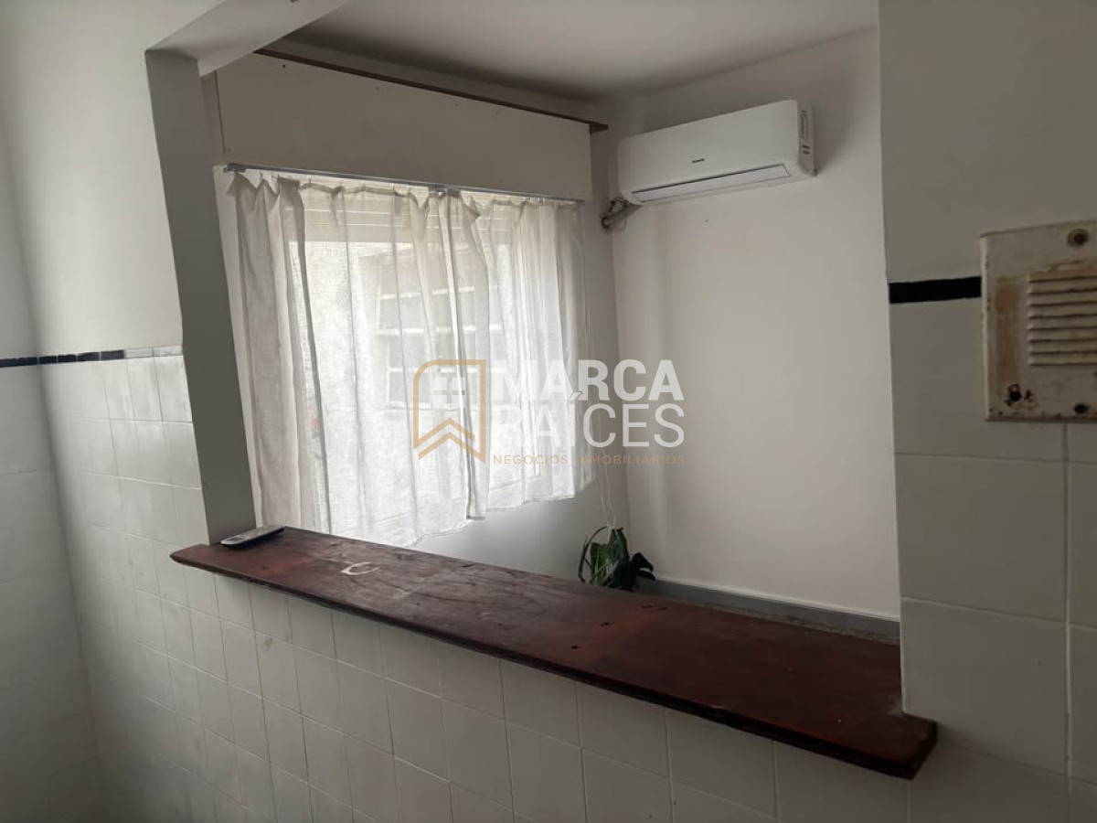 Alquiler Apartamento 1 Dormitorio Luminoso Ciudad Vieja Montevideo · Foto 3