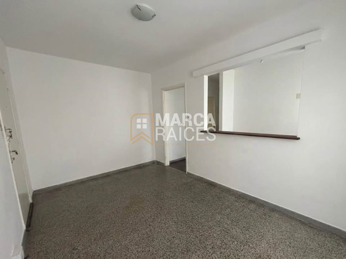 Alquiler Apartamento 1 Dormitorio Luminoso Ciudad Vieja Montevideo · Foto 1