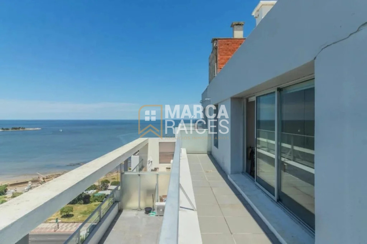 Alquiler Penthouse Duplex 2 Dormitorios, 2 Baños con Garage. Malvin, Montevideo