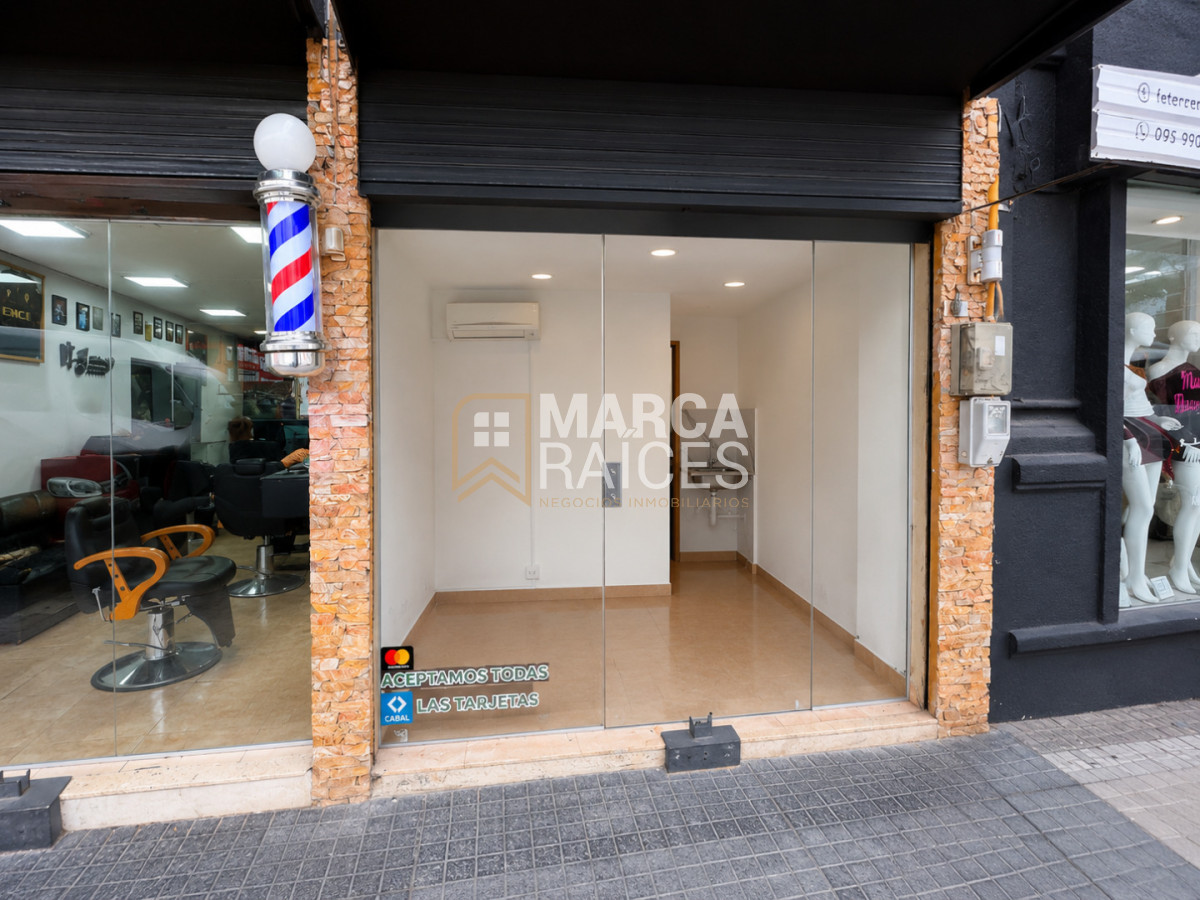 Alquiler Local Comercial a la Calle Frente a Tres Cruces Montevideo · Foto 2