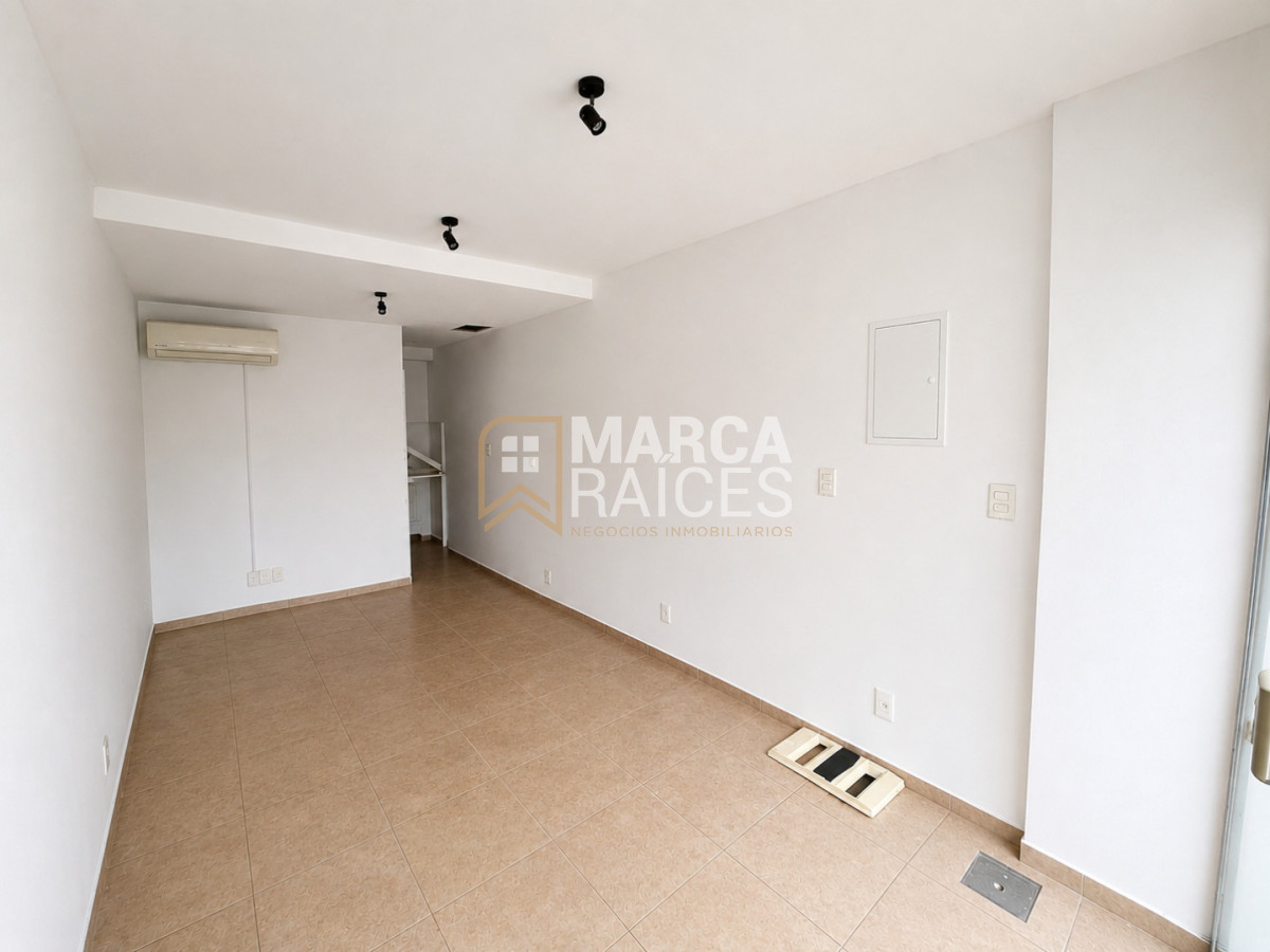 Alquiler Local Comercial a la Calle Frente a Tres Cruces Montevideo · Foto 4