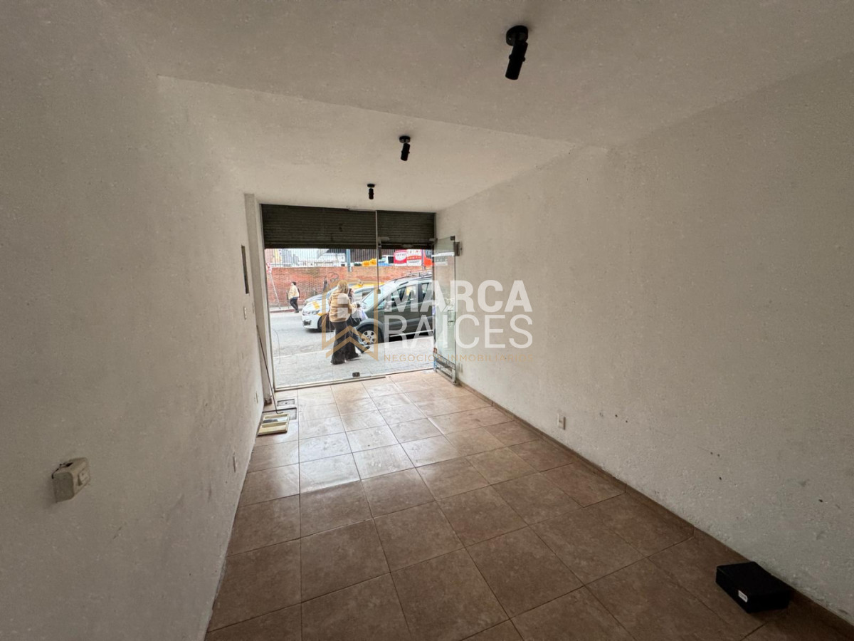 Alquiler Local Comercial a la Calle Frente a Tres Cruces Montevideo · Foto 10