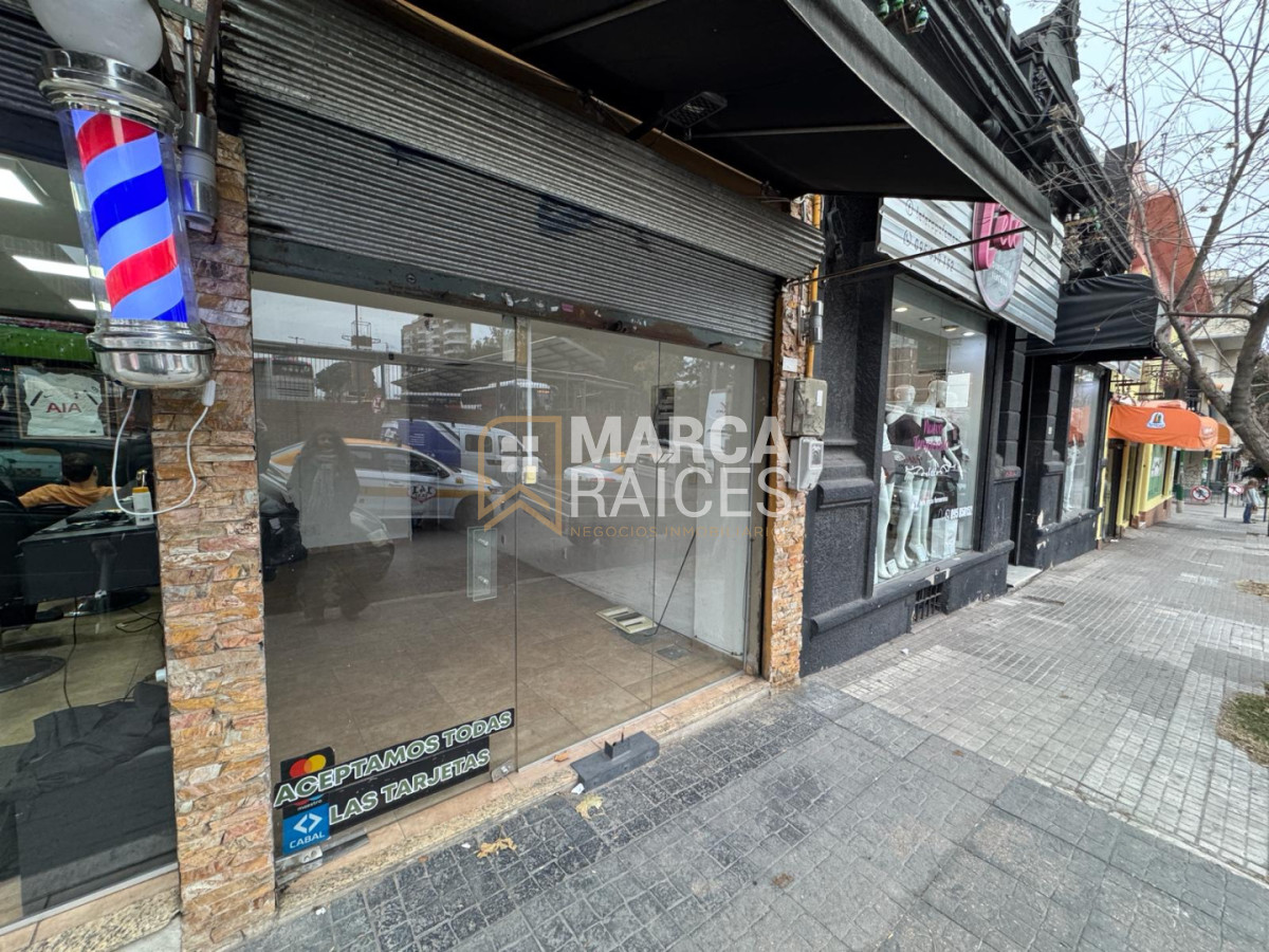 Alquiler Local Comercial a la Calle Frente a Tres Cruces Montevideo · Foto 8