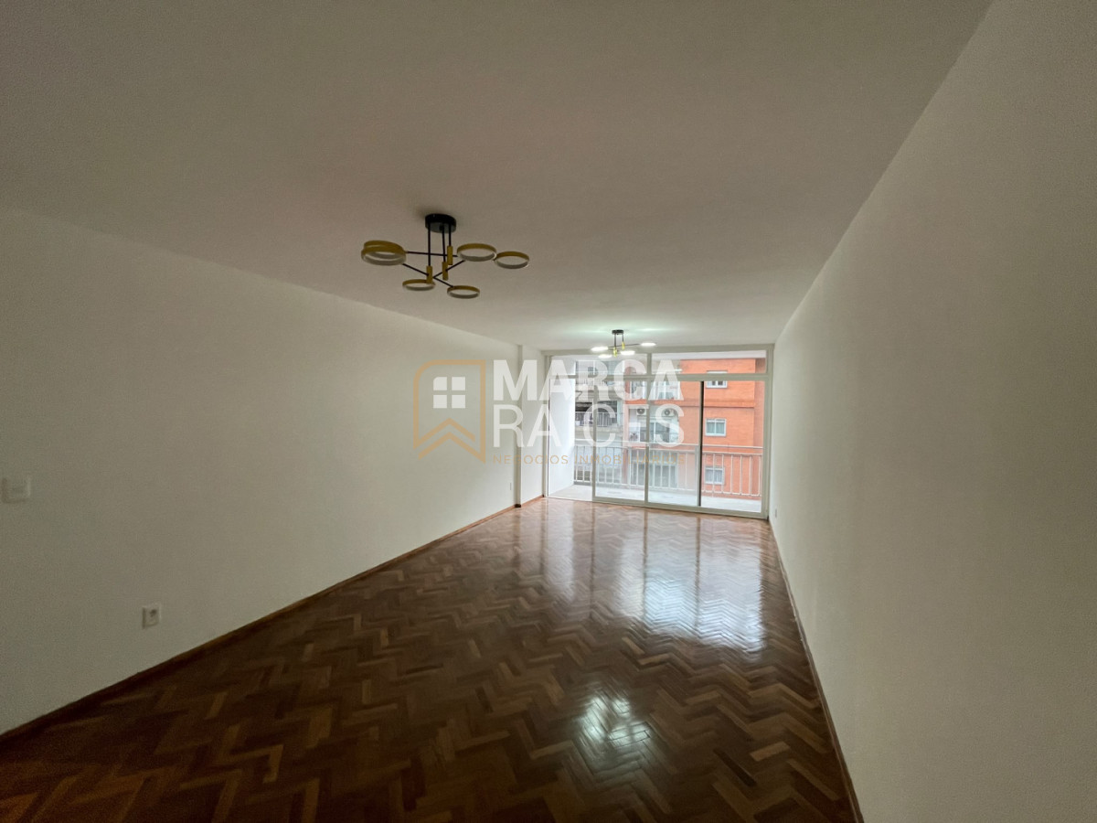 Alquiler Apartamento 3 Dormitorios mas servicio, 3 Baños con Garage. Pocitos, Montevideo