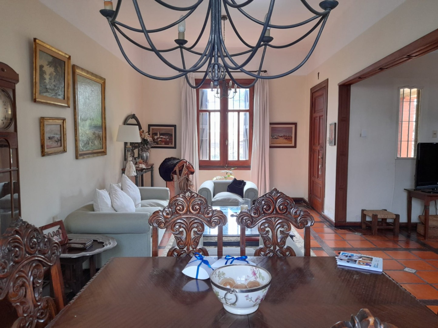 Casa en venta de 5 dormitorios y 3 baños c/ garage x 2 en Atahualpa