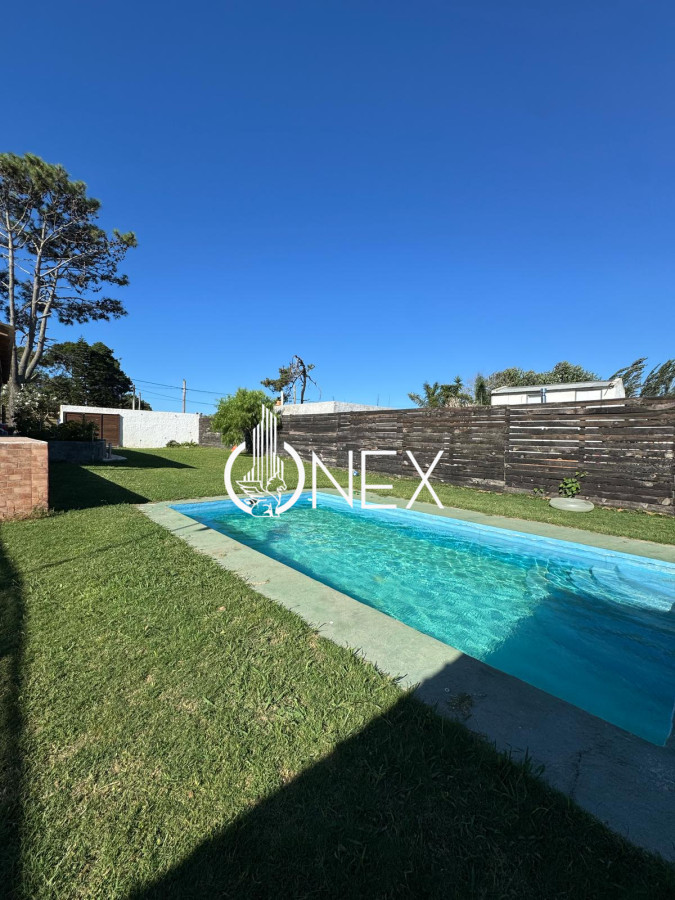 Venta de casa en Balneario Buenos Aires Maldonado 2 dormitorios 2 baños piscina barbacoa