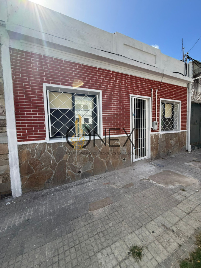 Se vende casa en barrio Unión , Montevideo.