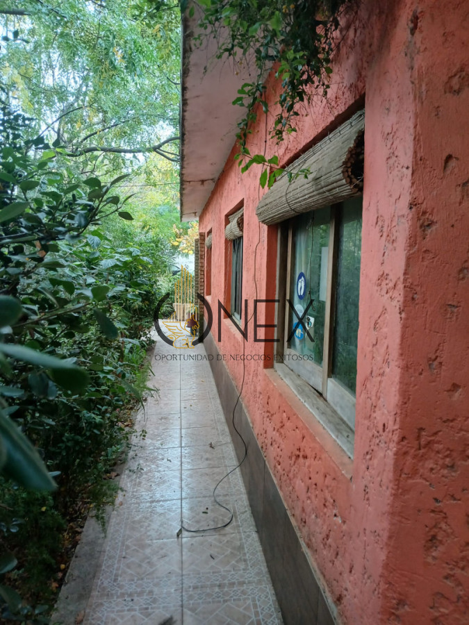 Se vende casa en Las Toscas sur.