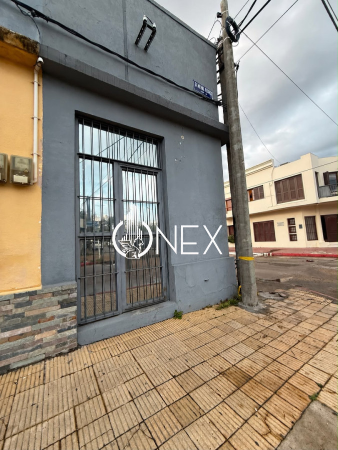 Se alquila local comercial en el centro de Tacuarembó