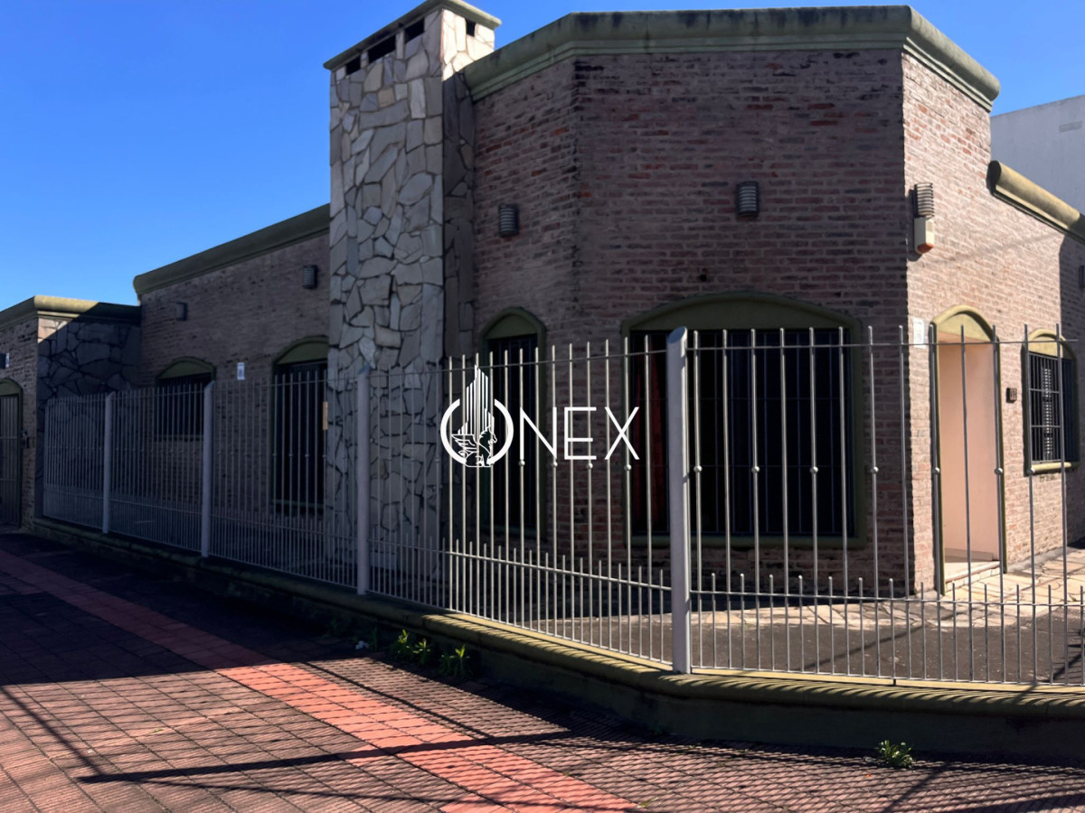 HERMOSA PROPIEDAD EN VENTA CIUDAD DE PAYSANDU sarandi esq solano garcia