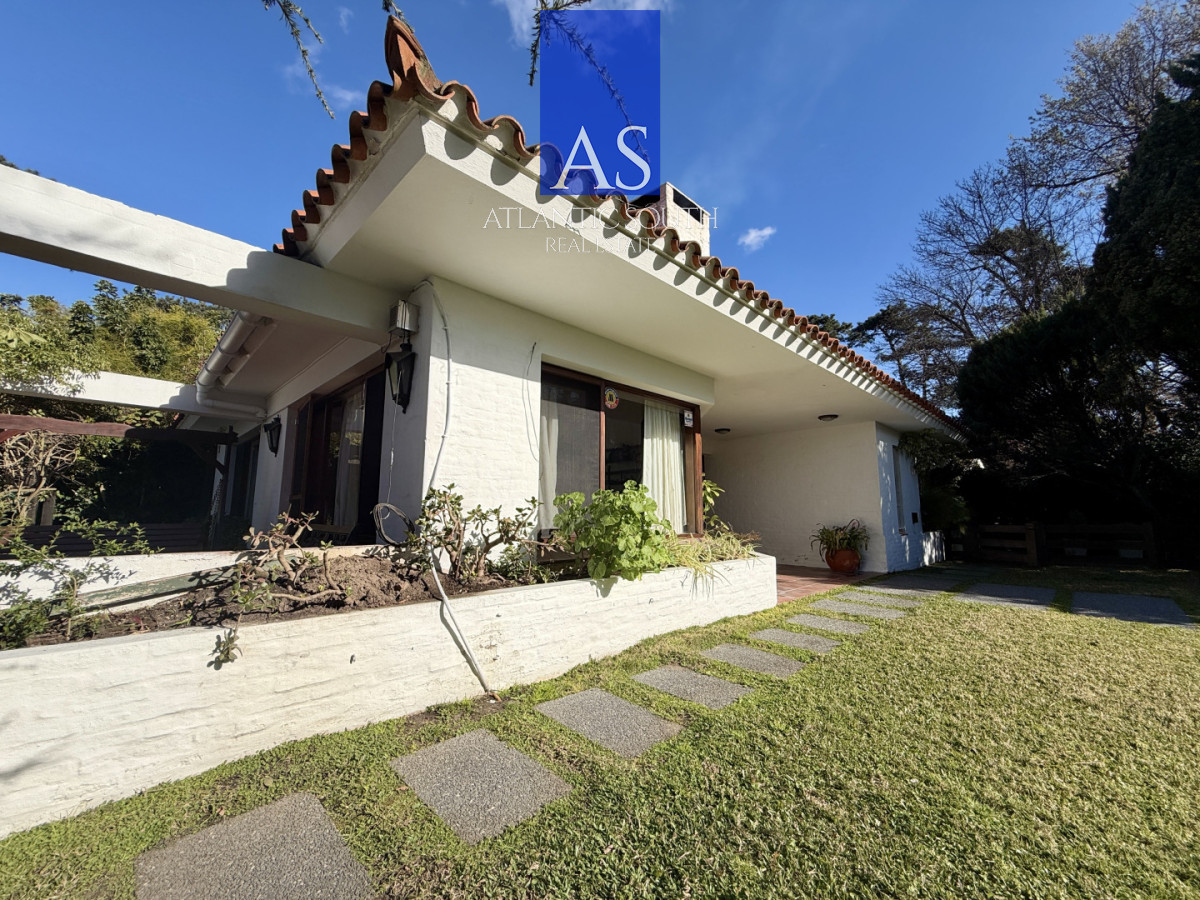 Casa de 3 dormitorios en venta construcción tradicional Punta del Este