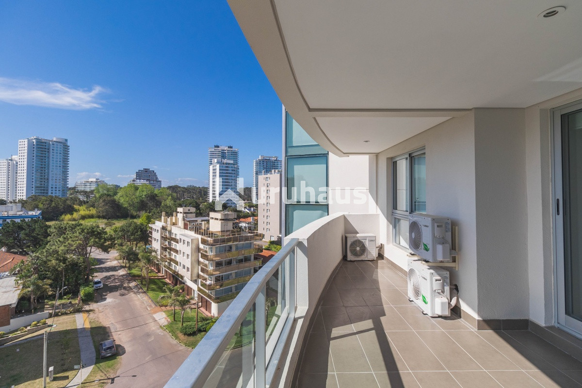 WIND TOWER - PISO ALTO EXCELENTE ORIENTACION