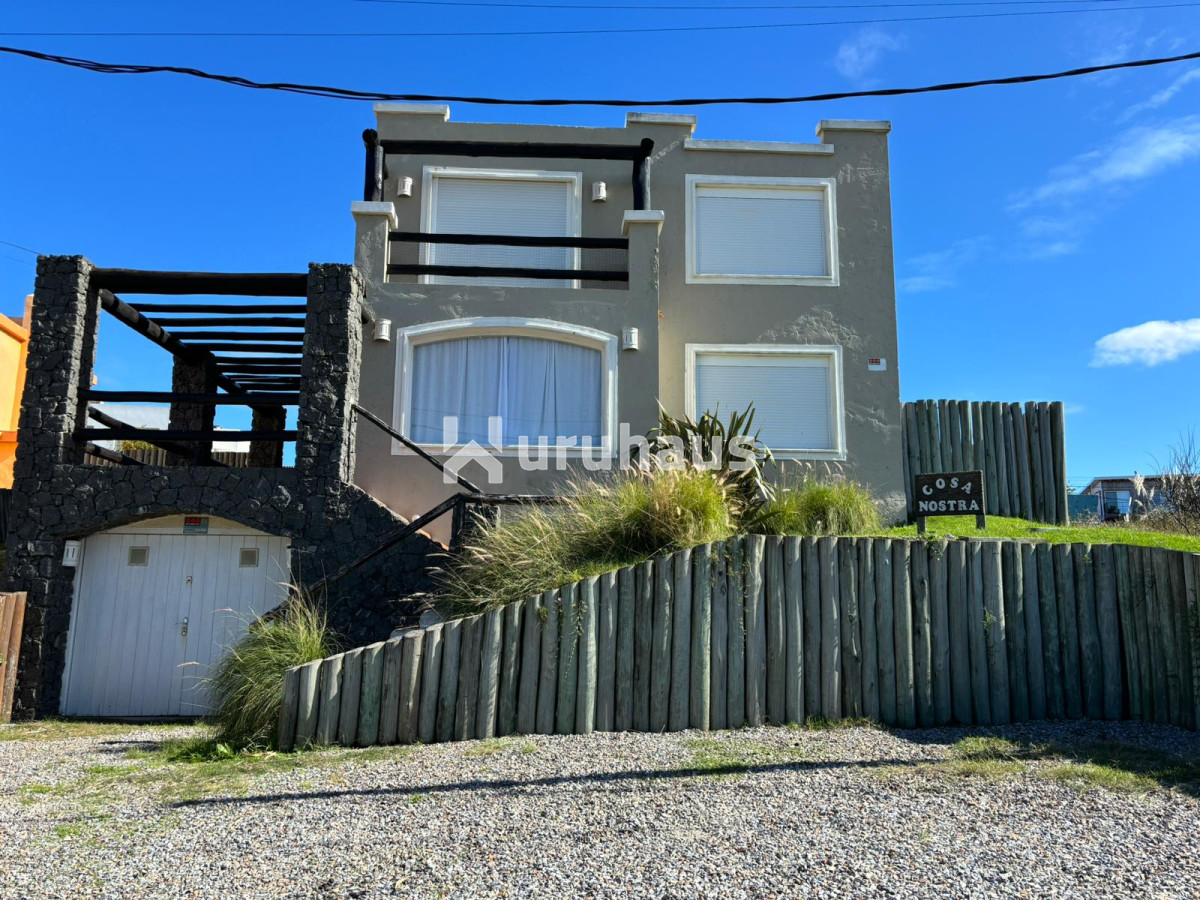 Casa en venta en Punta Piedras