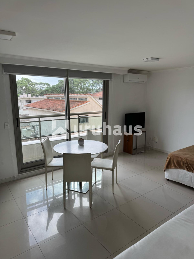 ALQUILER ANUAL MONOAMBIENTE PUNTA DEL ESTE ROOSEVELT PLACE LAFAYETTE