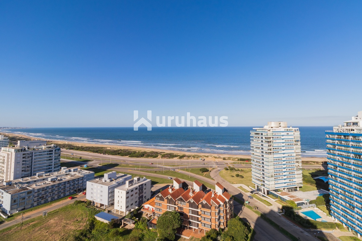 VENTA APARTAMENTO CUATRO DORMITORIOS PUNTA DEL ESTE FOREST TOWER 1 VISTA AL MAR