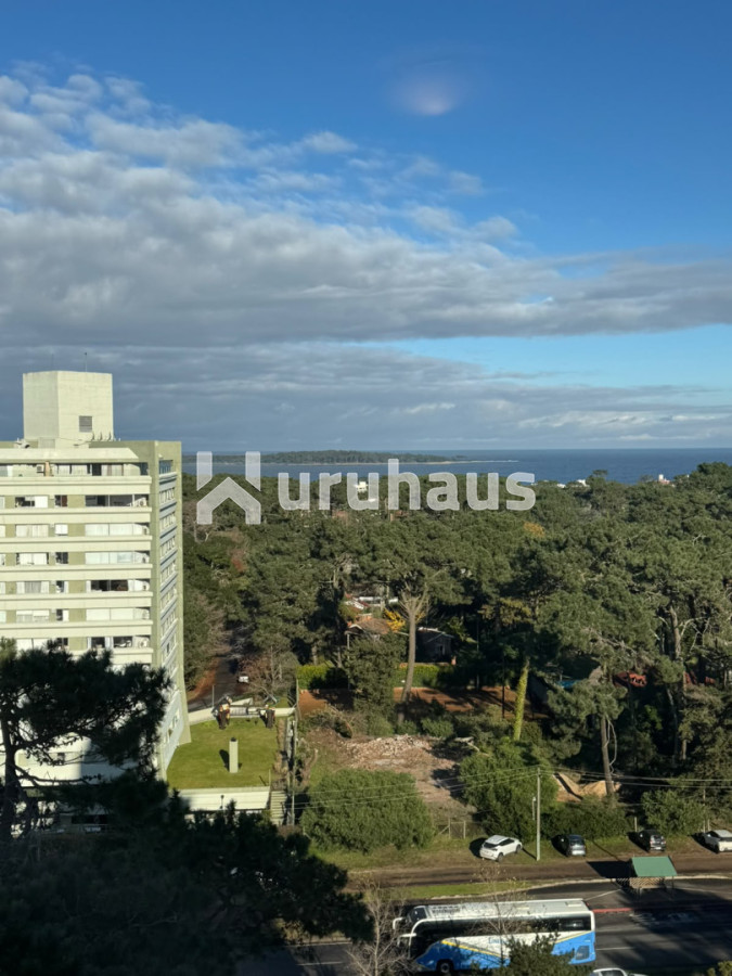 ALQUILER ANUAL 2 DORMITORIOS PUNTA DEL ESTE 12 LUNAS