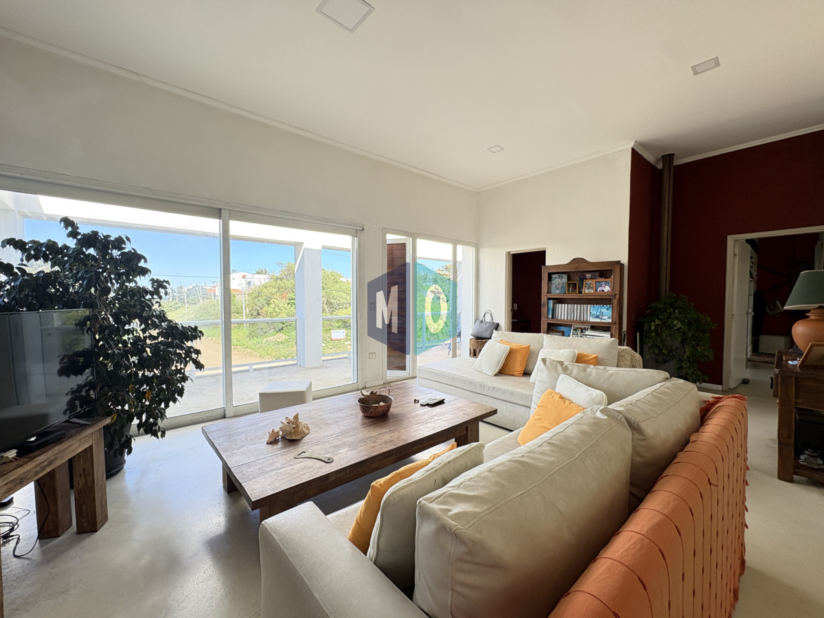 Moderna Casa a metros del MAR