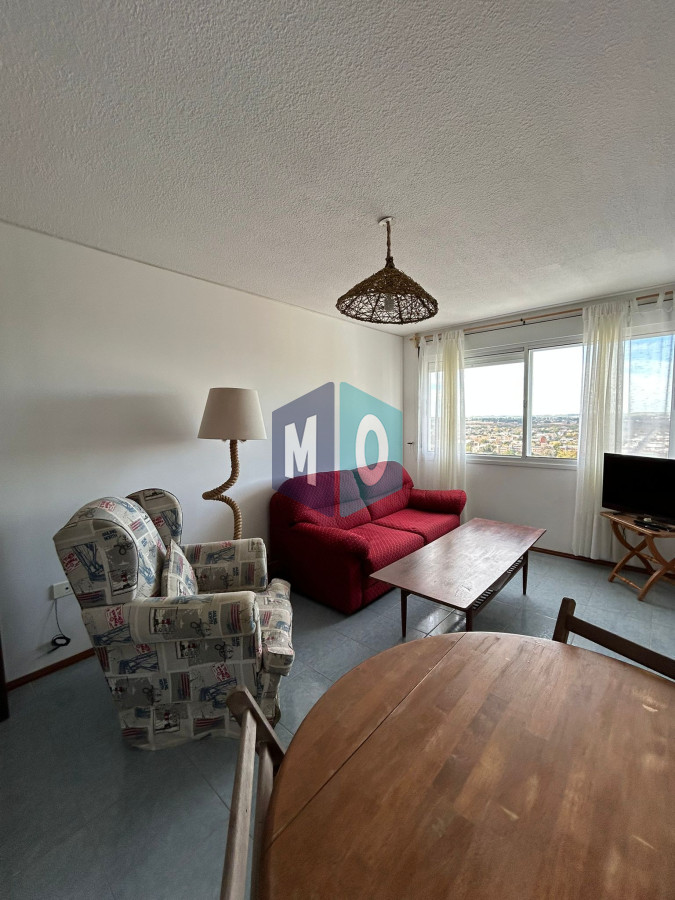 Apartamento de 2 dormitorios Amoblado en Alquiler Anual, zona céntrica de San Carlos