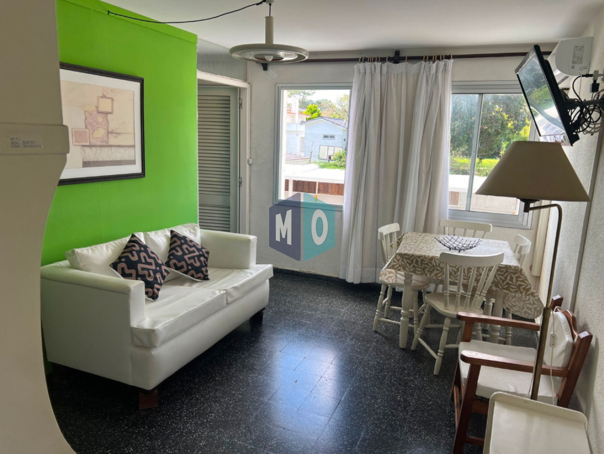 Apartamento Amoblado en Alquiler - Playa Mansa Parada 8 – 1 Dormitorio y Medio, Cochera y GC Incluidos