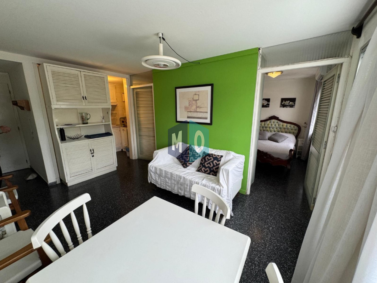 Apartamento Amoblado en Alquiler - Playa Mansa Parada 8 – 1 Dormitorio y Medio, Cochera y GC Incluidos · Foto 3
