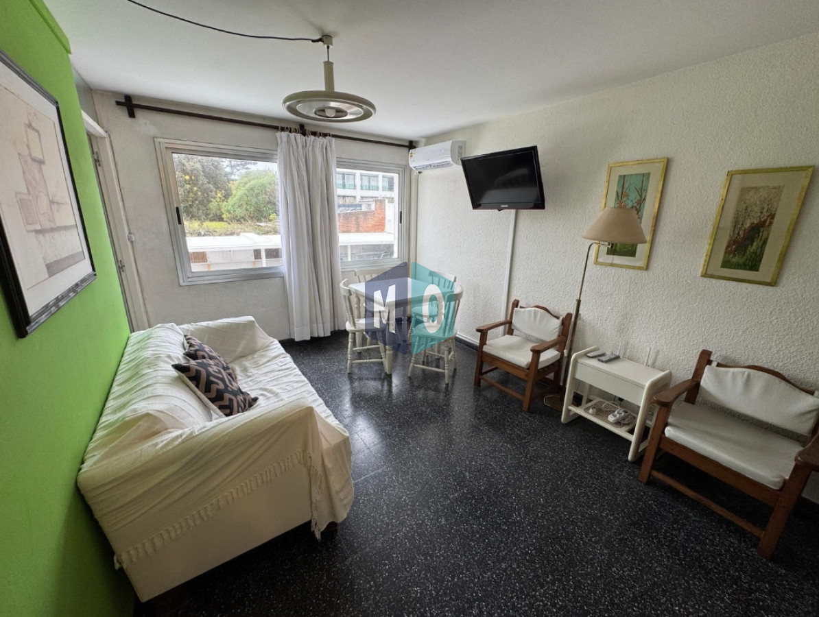Apartamento Amoblado en Alquiler - Playa Mansa Parada 8 – 1 Dormitorio y Medio, Cochera y GC Incluidos · Foto 2
