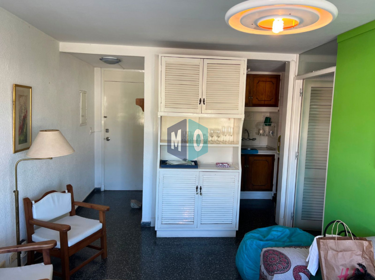 Apartamento Amoblado en Alquiler - Playa Mansa Parada 8 – 1 Dormitorio y Medio, Cochera y GC Incluidos · Foto 4