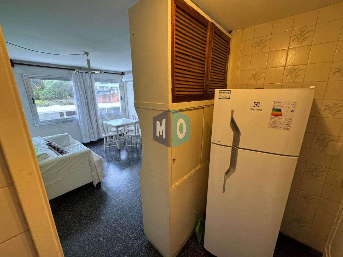Apartamento Amoblado en Alquiler - Playa Mansa Parada 8 – 1 Dormitorio y Medio, Cochera y GC Incluidos · Foto 5