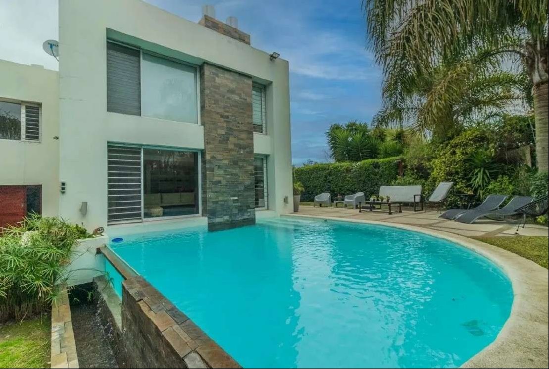 Venta Casa de lujo 5 Dormitorios en Carrasco