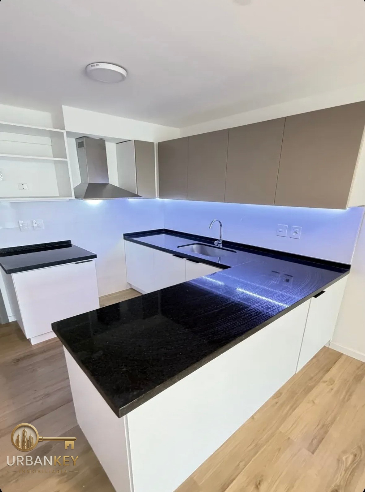Alquiler de 1 Dormitorio con Balcón en Cordon · Foto 3