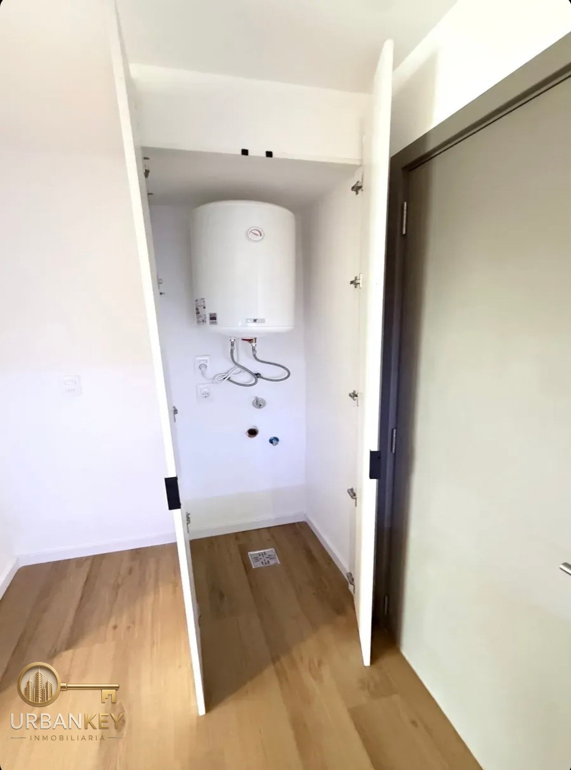 Alquiler de 1 Dormitorio con Balcón en Cordon · Foto 10