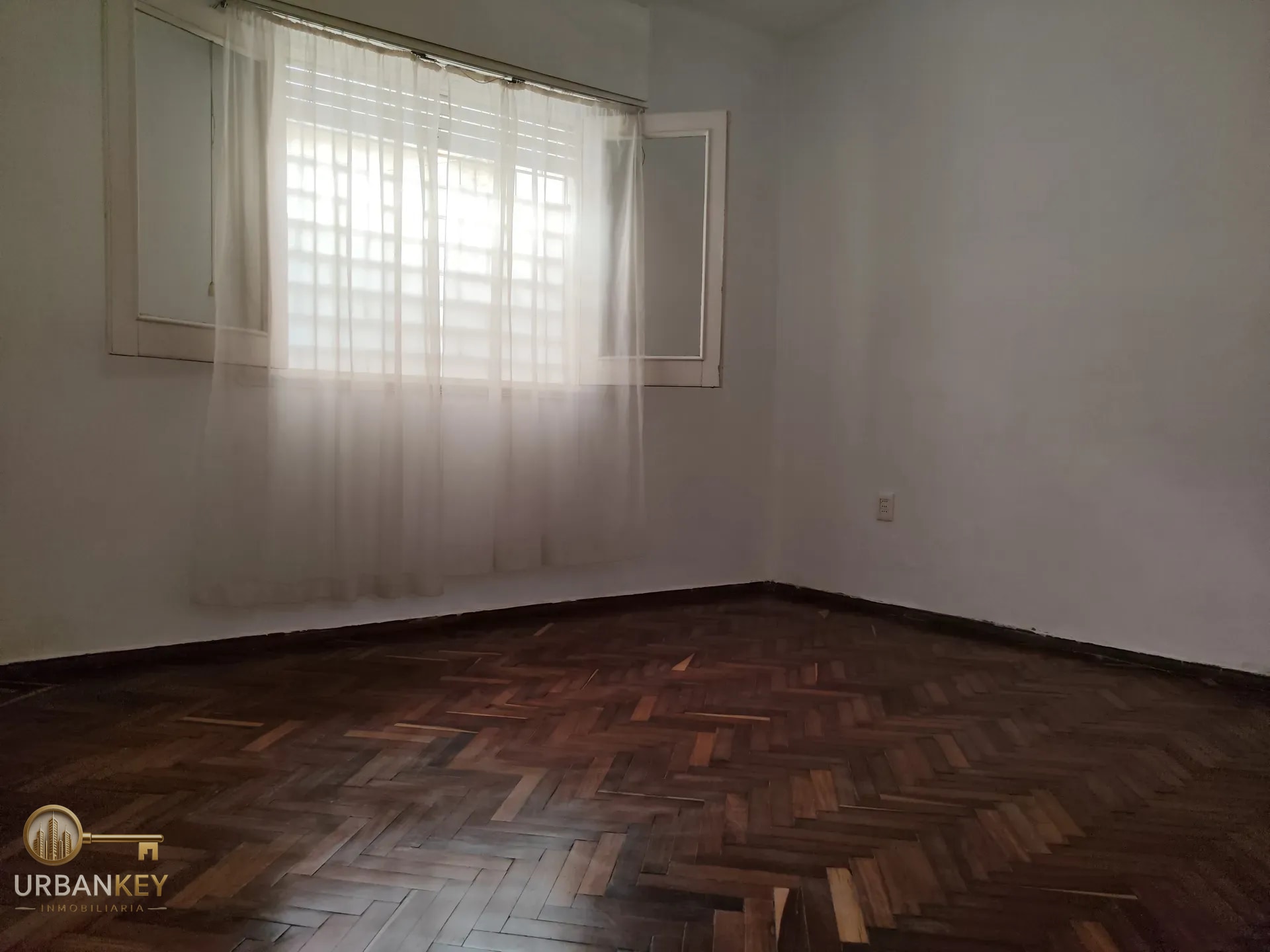 ALQUILER APARTAMENTO DE 1 DORMITORIO CON PATIO EN PARQUE BATLLE / BUCEO