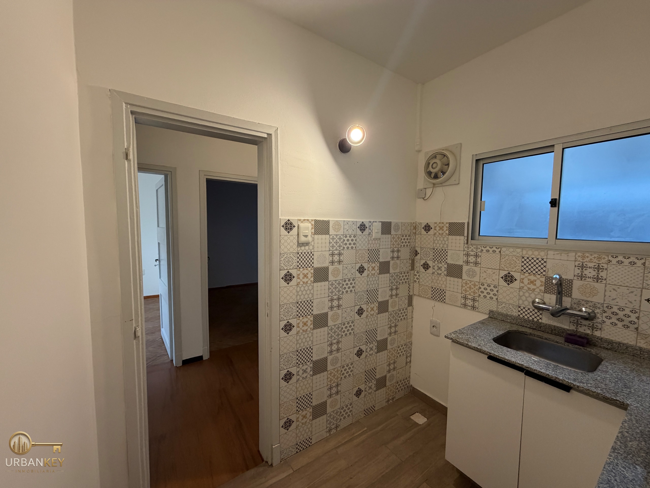 Alquiler apartamento 2 dormitorios con balcón gastos comunes bajos - Tres Cruces · Foto 12