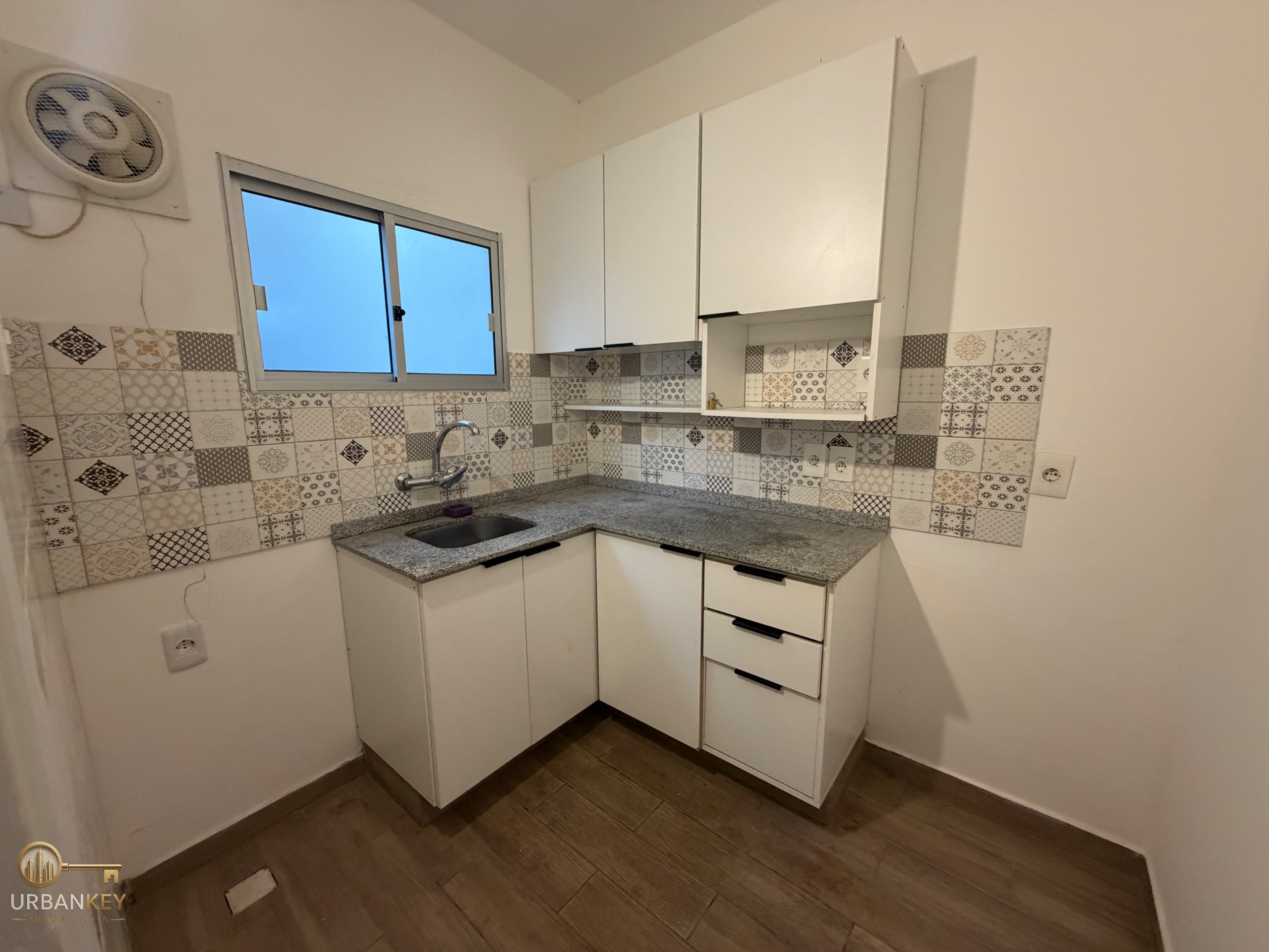 Alquiler apartamento 2 dormitorios con balcón gastos comunes bajos - Tres Cruces · Foto 11