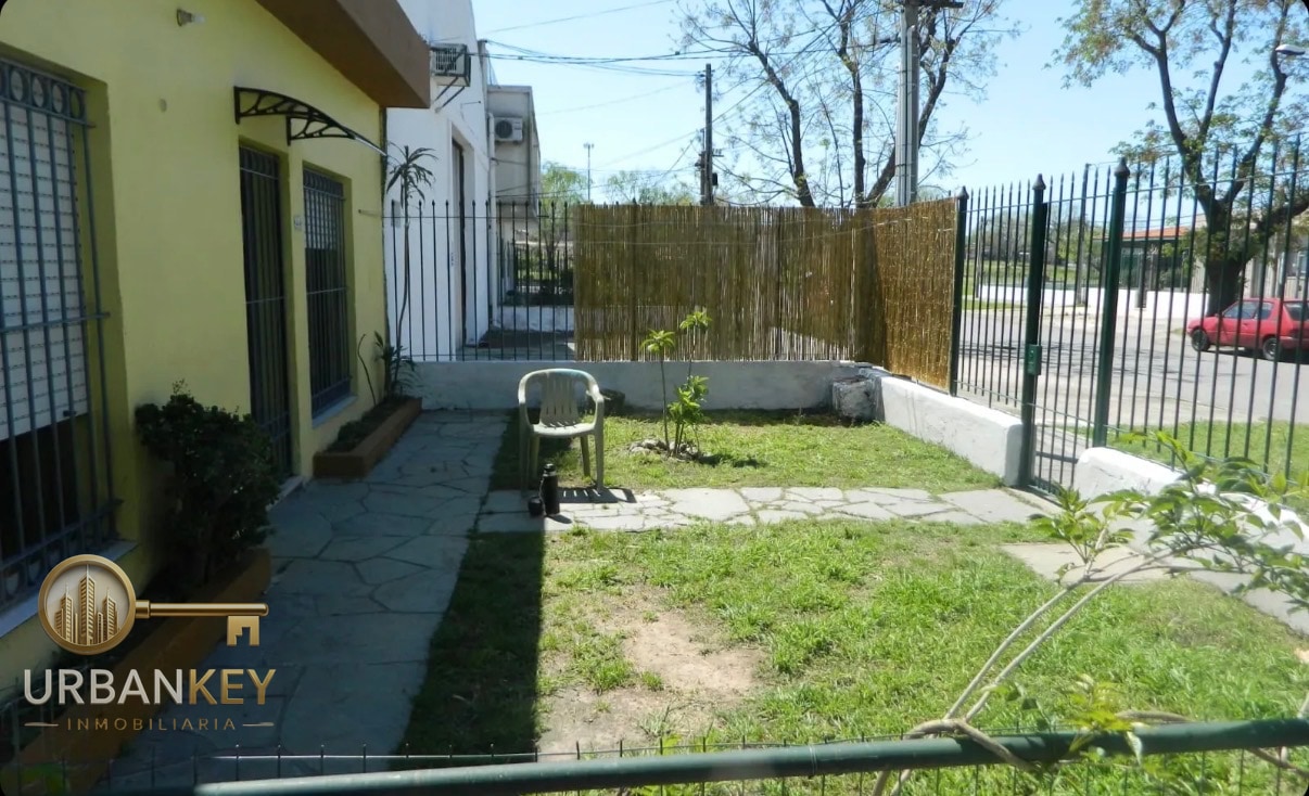 Alquiler casa de 1 dormitorio al frente con jardín sin gastos comunes en unión · Foto 10