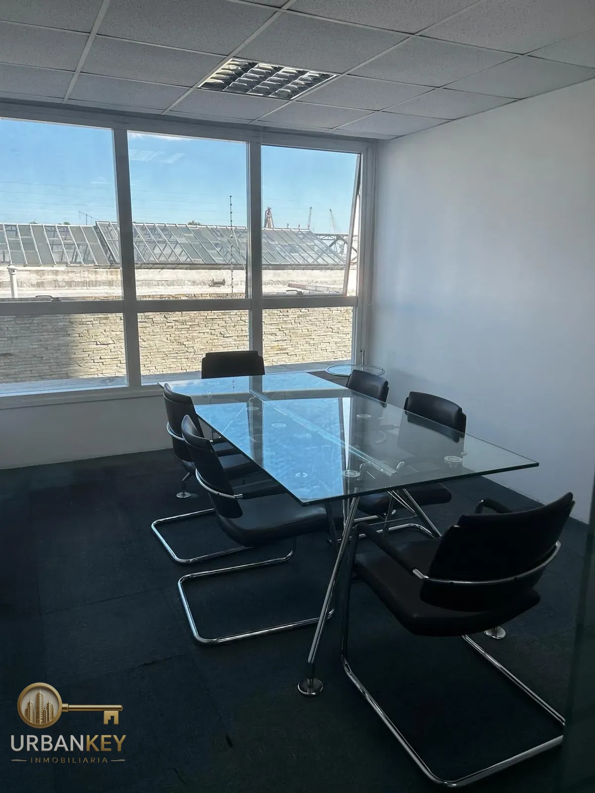 OFICINA AMOEBLADA DE 80 M² CON VISTA AL PUERTO – IMPERIUM BUILDING · Foto 5