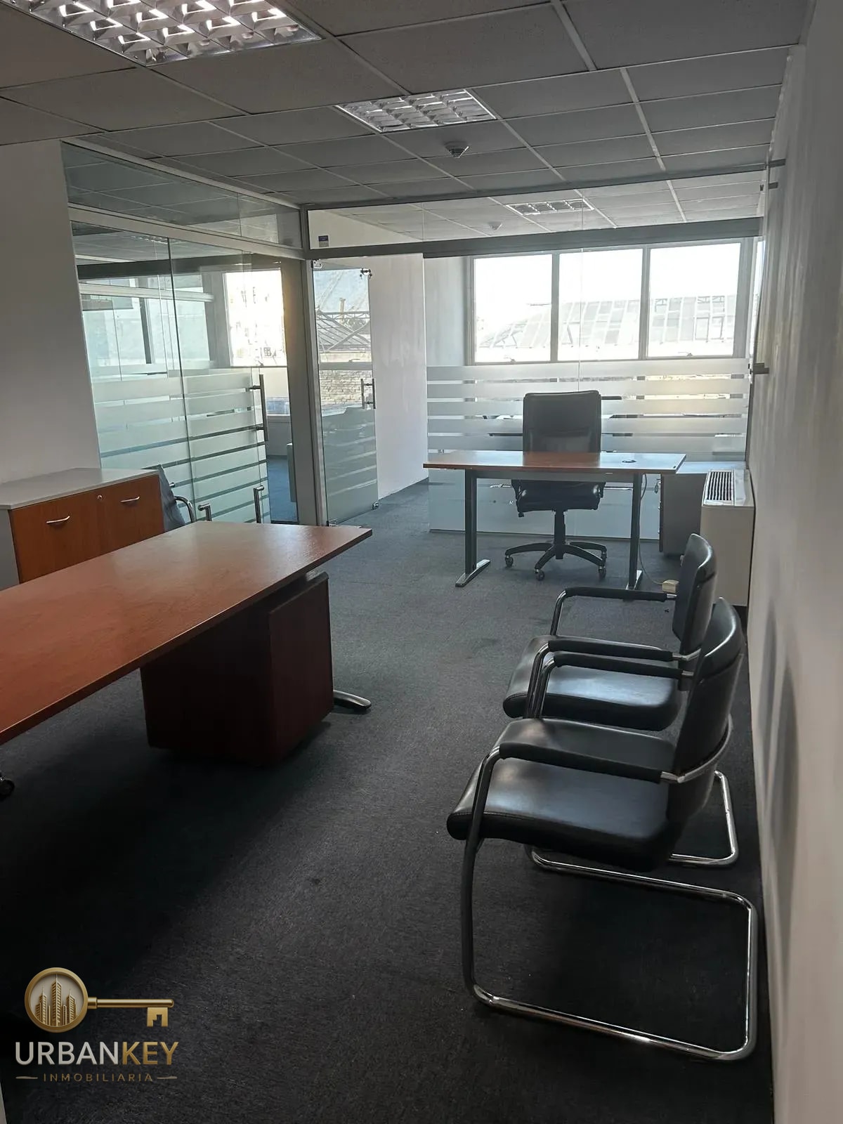 OFICINA AMOEBLADA DE 80 M² CON VISTA AL PUERTO – IMPERIUM BUILDING · Foto 4
