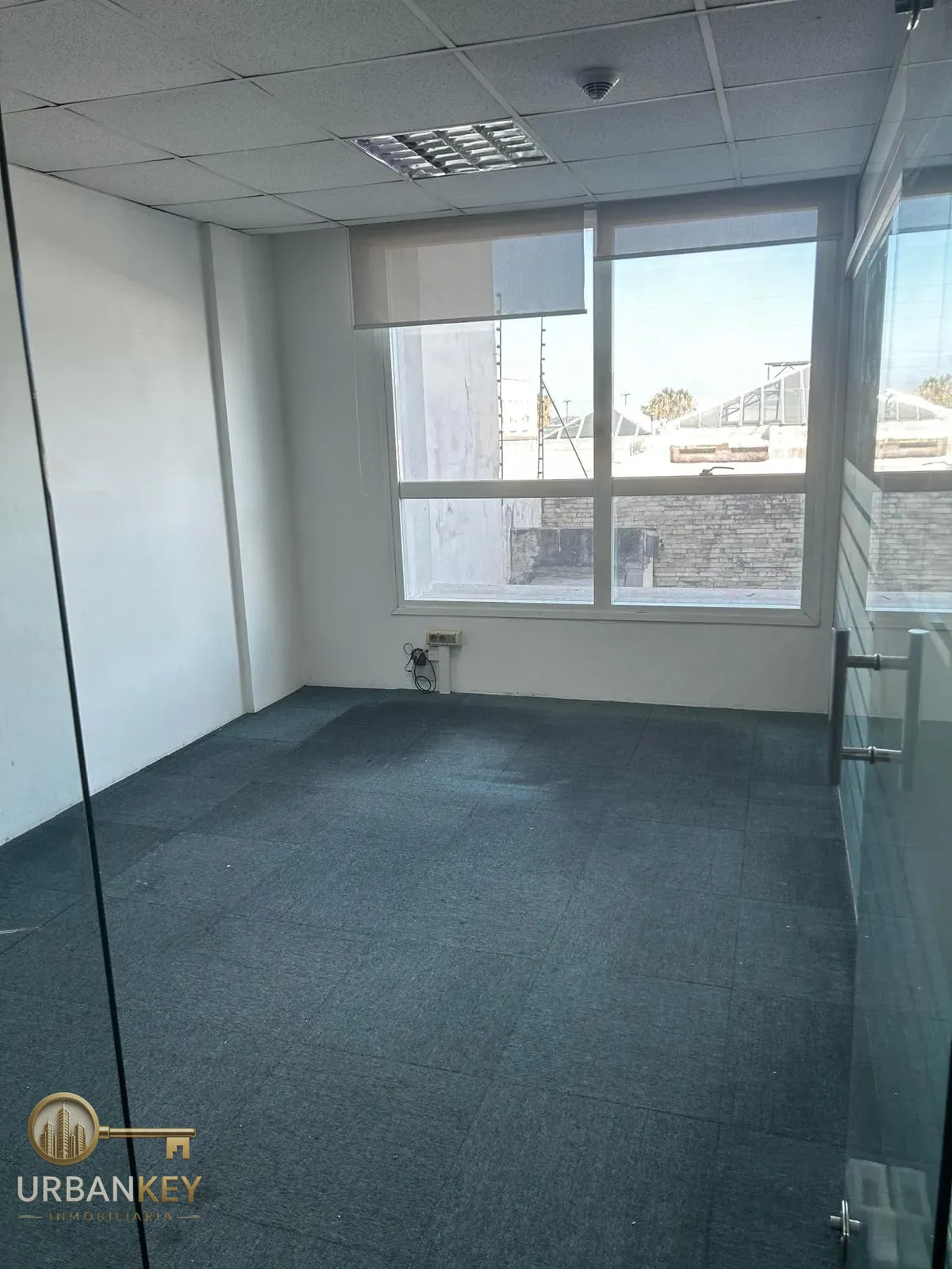 OFICINA AMOEBLADA DE 80 M² CON VISTA AL PUERTO – IMPERIUM BUILDING · Foto 9