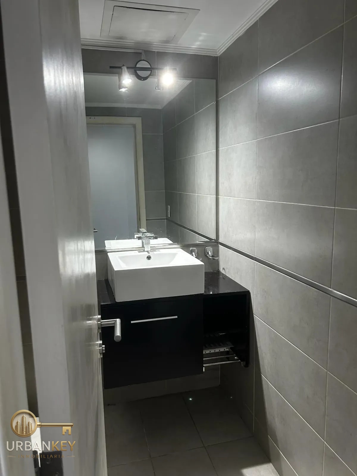 OFICINA AMOEBLADA DE 80 M² CON VISTA AL PUERTO – IMPERIUM BUILDING · Foto 3