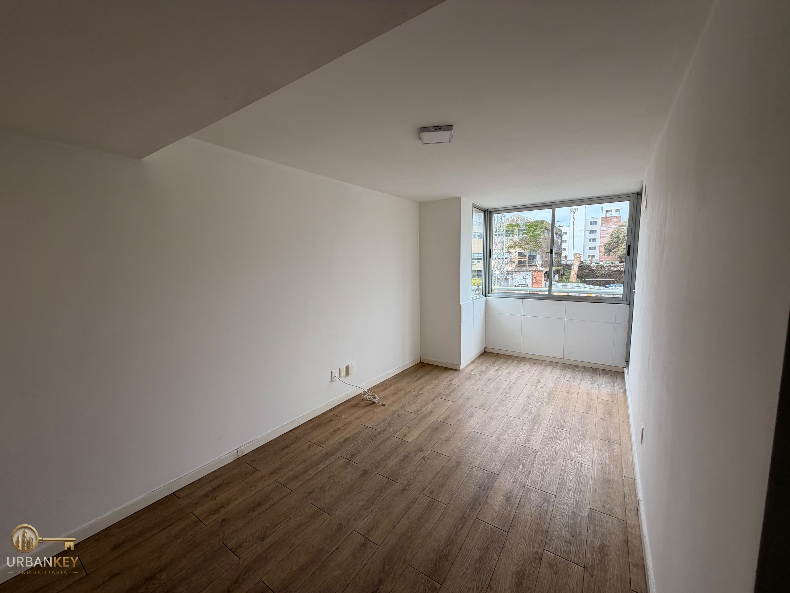 APARTAMENTO DE 1 DORMITORIO CON BALCÓN Y COCHERA EN TRES CRUCES · Foto 2