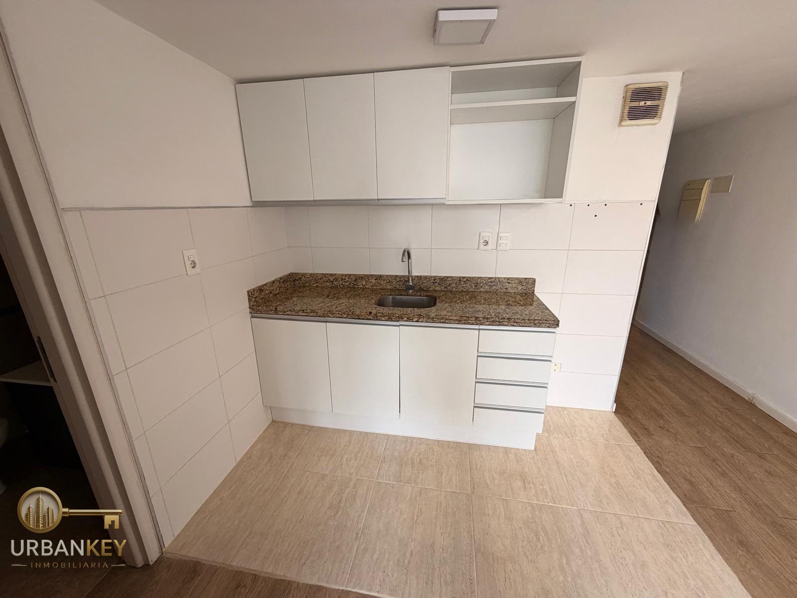 APARTAMENTO DE 1 DORMITORIO CON BALCÓN Y COCHERA EN TRES CRUCES · Foto 4