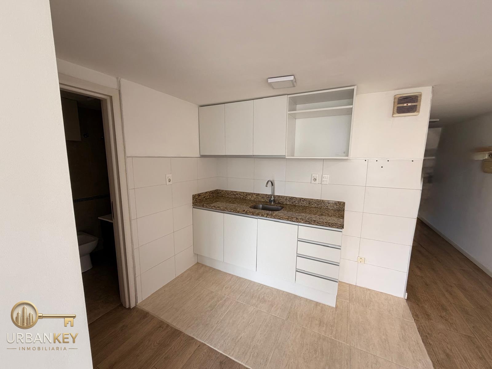 APARTAMENTO DE 1 DORMITORIO CON BALCÓN Y COCHERA EN TRES CRUCES · Foto 5