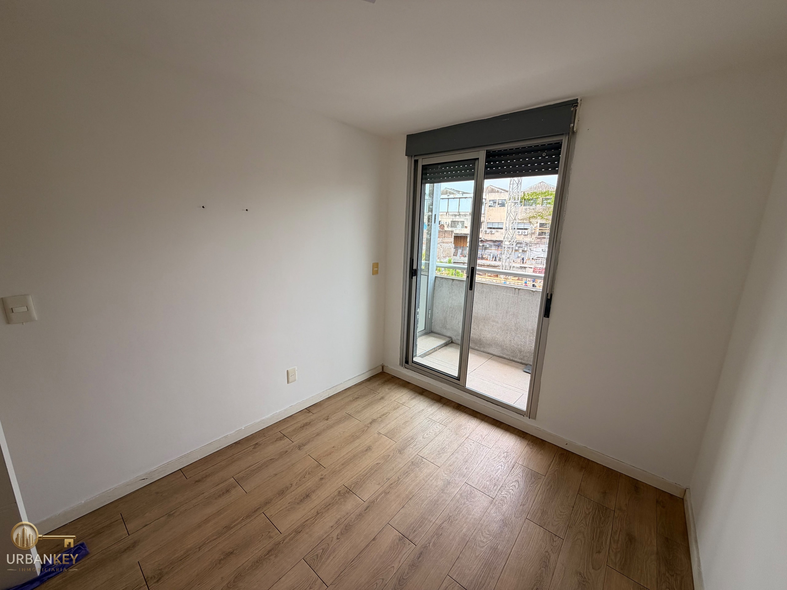 APARTAMENTO DE 1 DORMITORIO CON BALCÓN Y COCHERA EN TRES CRUCES · Foto 9