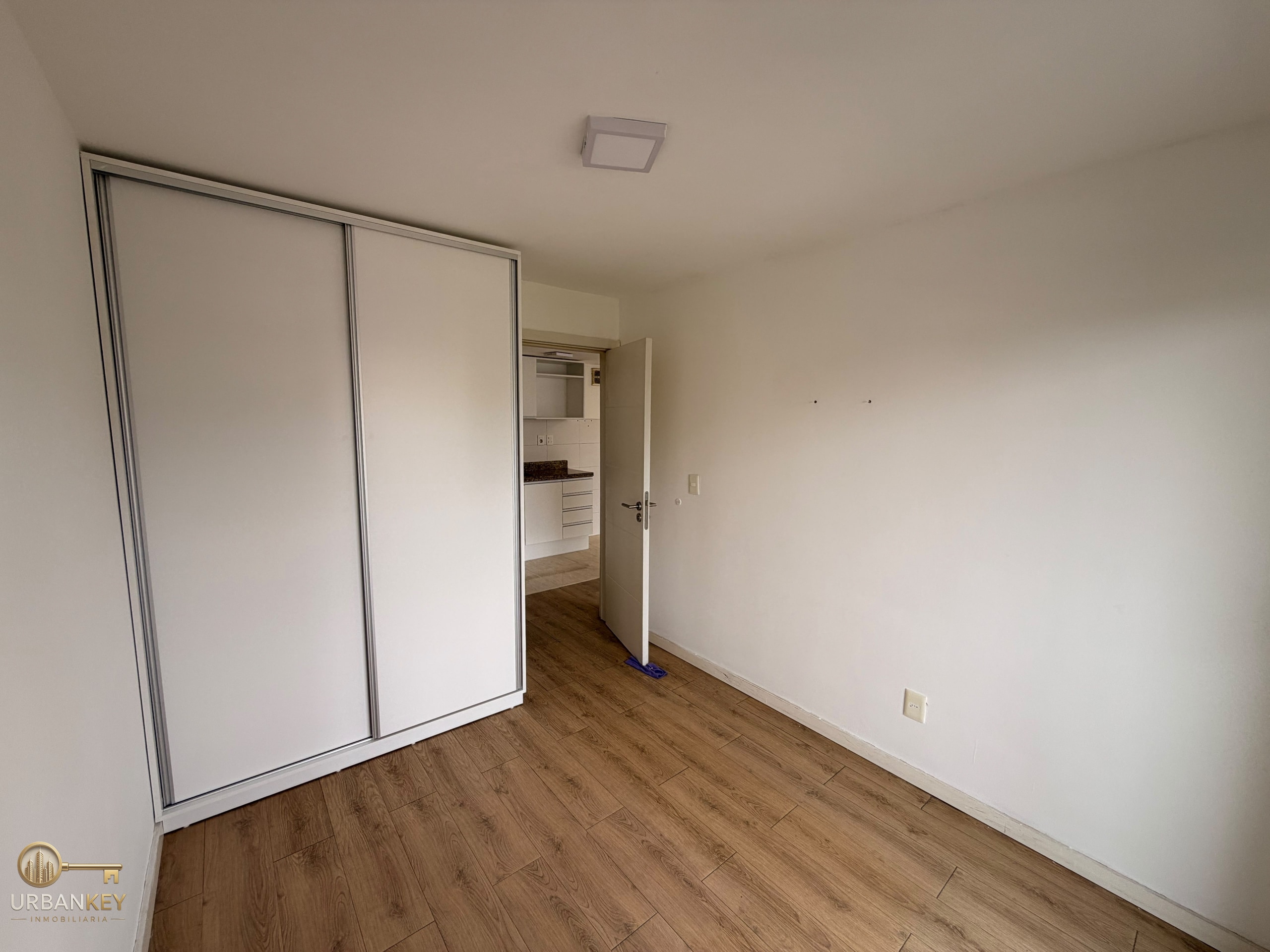 APARTAMENTO DE 1 DORMITORIO CON BALCÓN Y COCHERA EN TRES CRUCES · Foto 8