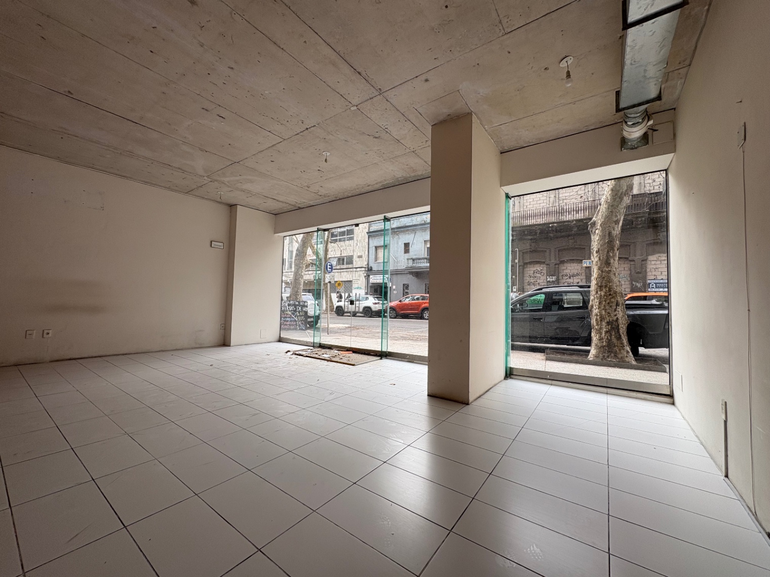 ALQUILER LOCAL COMERCIAL EN CENTRO BARRIO SUR