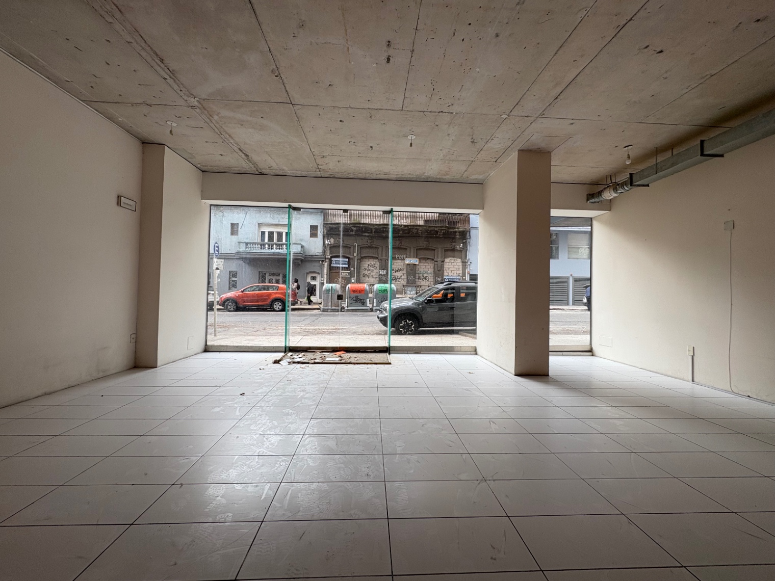 ALQUILER LOCAL COMERCIAL EN CENTRO BARRIO SUR · Foto 2