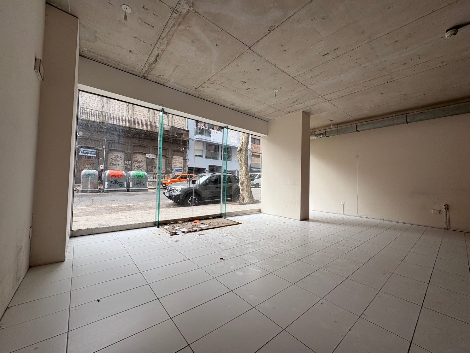 ALQUILER LOCAL COMERCIAL EN CENTRO BARRIO SUR · Foto 3