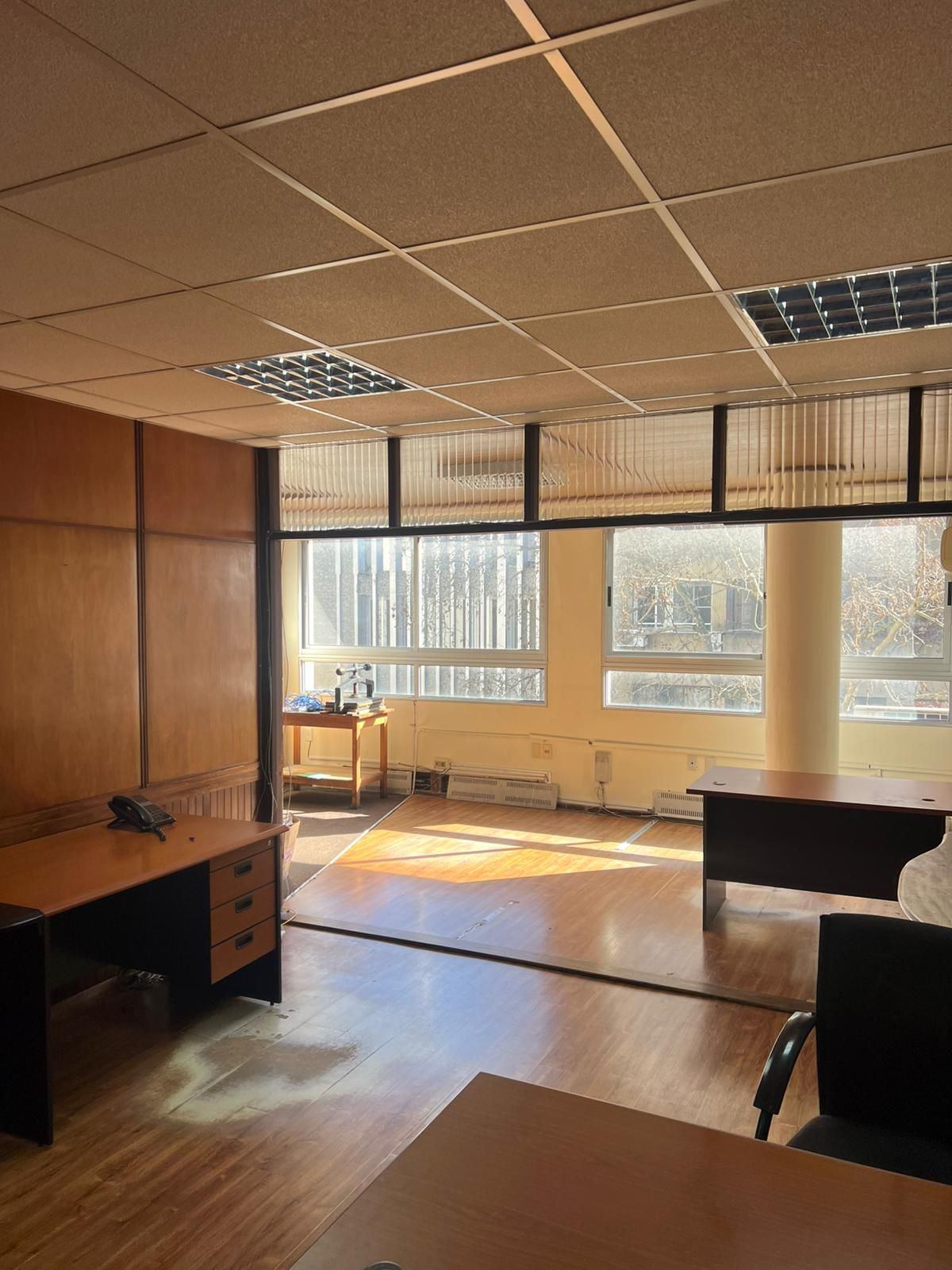 ALQUILER OFICINA PRIVADA + ESCRITORIOS AMOBLADA (OPCIONAL) 90m2 - CENTRO