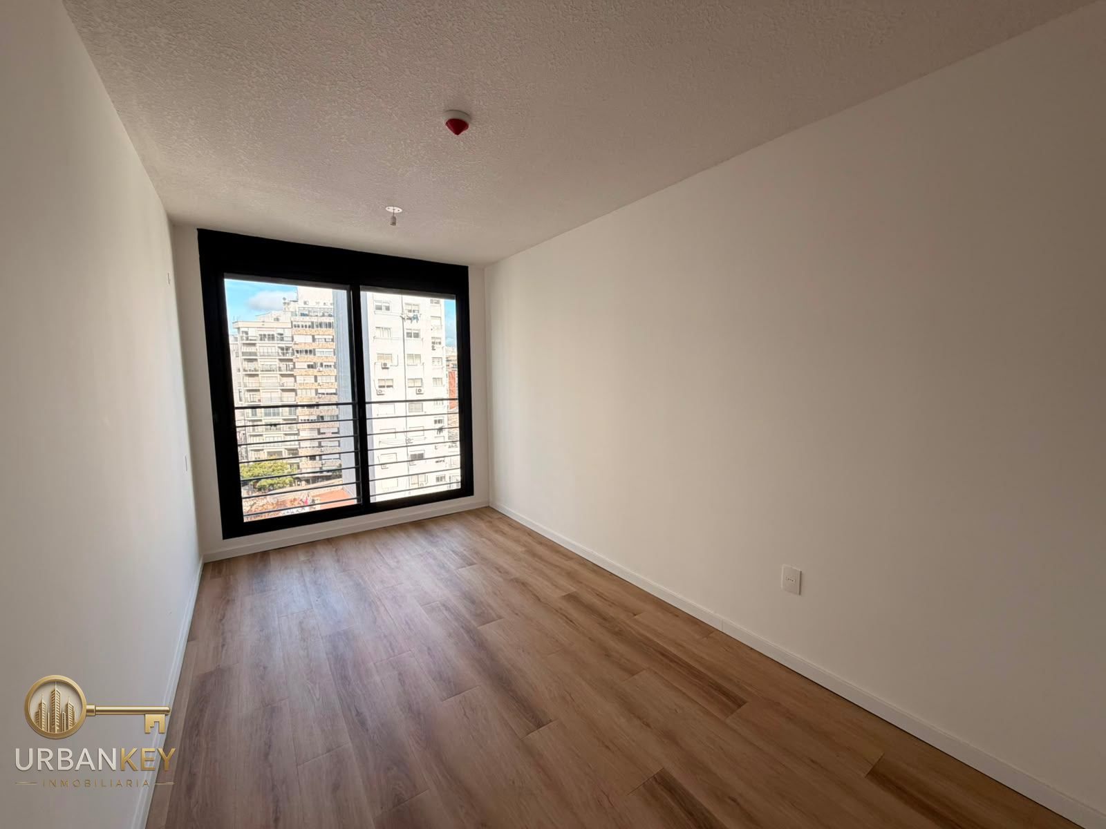 ALQUILER APARTAMENTO A ESTRENAR 1 DORMITORIO BALCON Y AMENITIES EN TRES CRUCES · Foto 2