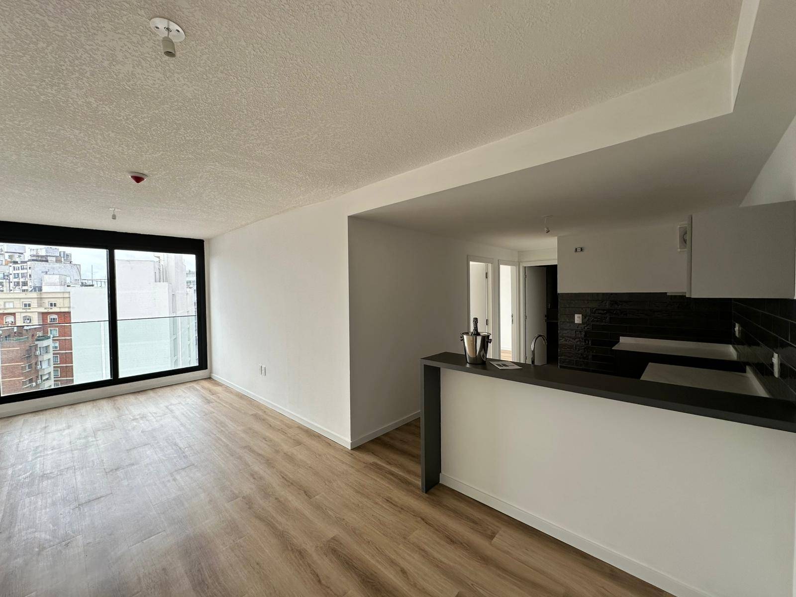 VENTA APARTAMENTO CON RENTA 2 DORMITORIOS CON AMENITIES EN TRES CRUCES / CORDÓN