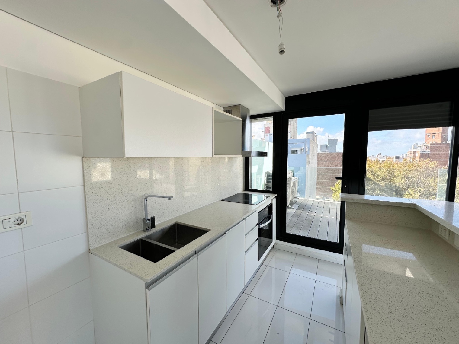 ALQUILER PENTHOUSE DE 2 DORMITORIOS Y GRAN TERRAZA EN CENTRO PROXIMO A RAMBLA · Foto 4